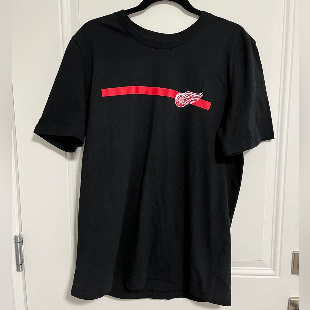 NWT - Adidas NHL Detroit Red Wings Fans’ T Shirt - Men M/ Women L